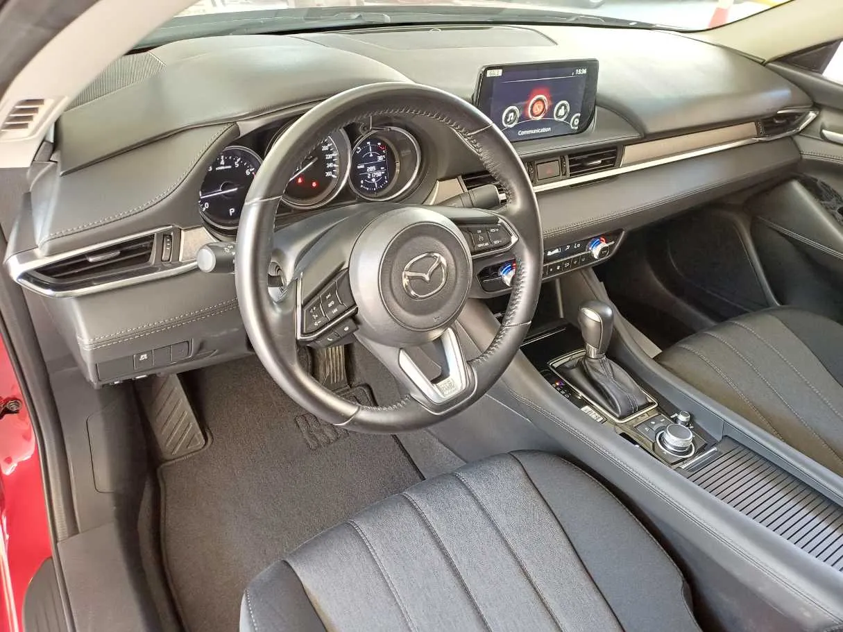 Car image 11