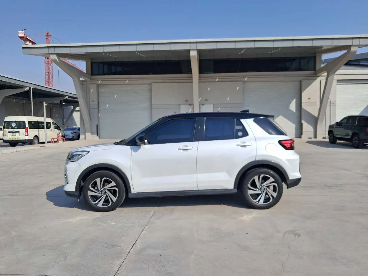 Car image 8