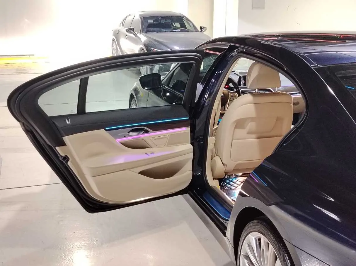 Car image 17