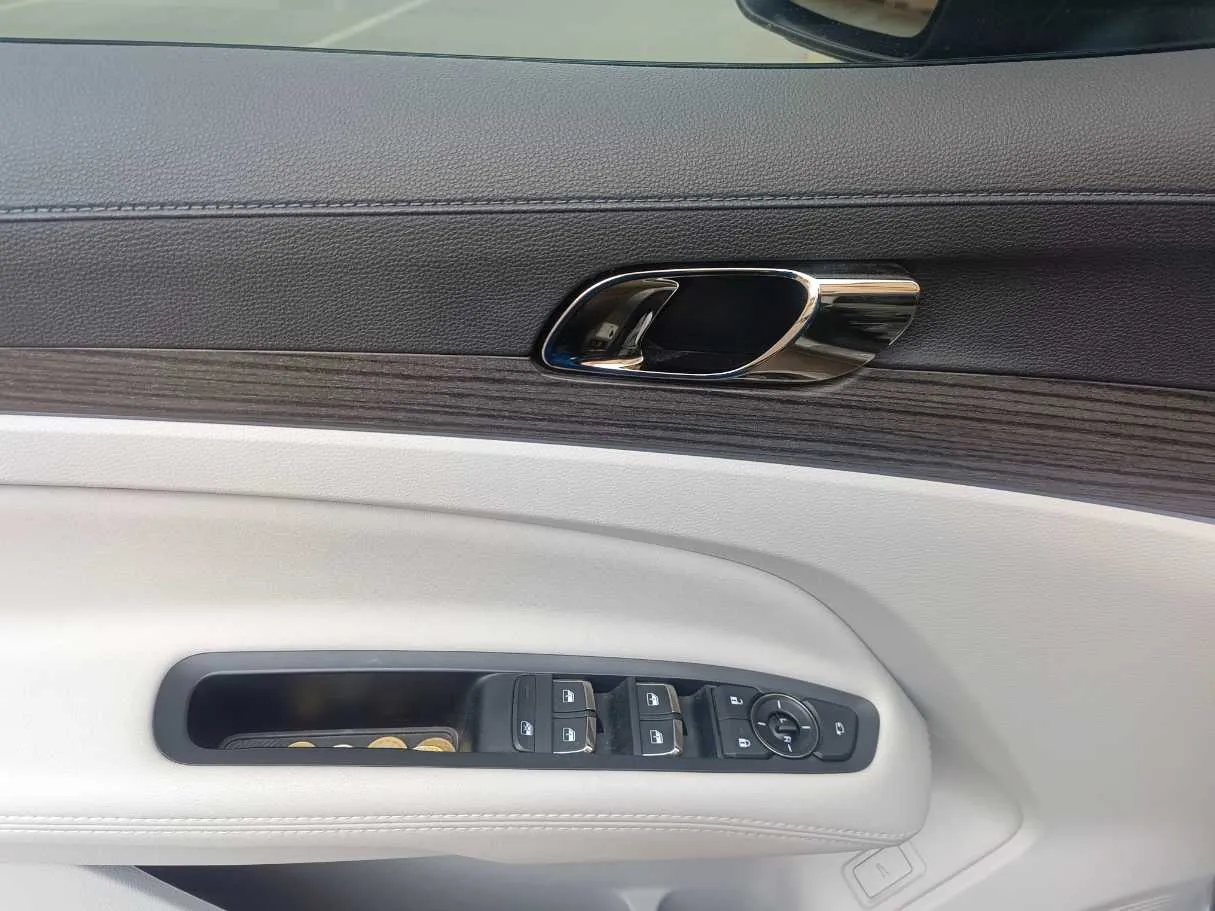Car image 27