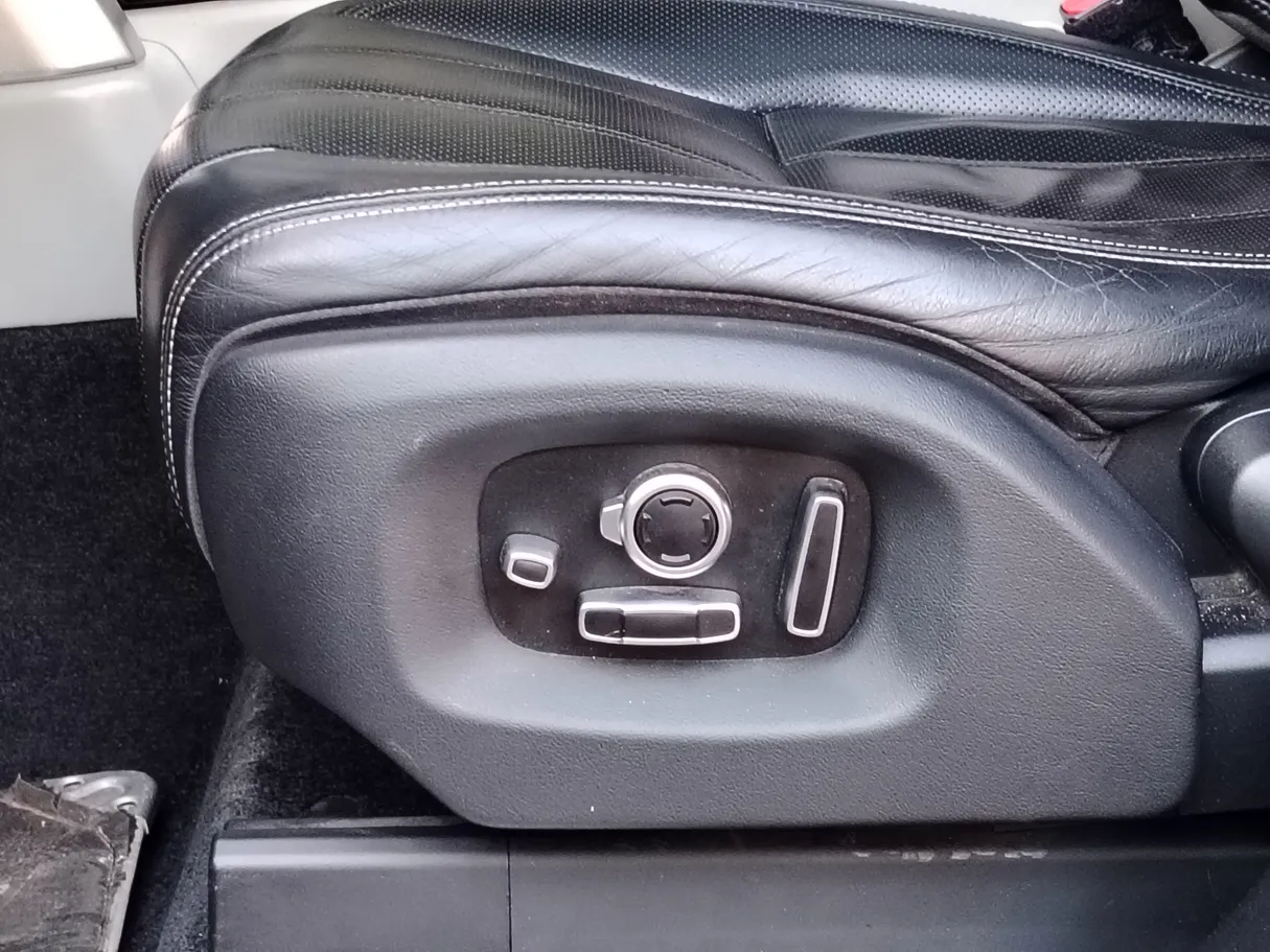 Car image 35
