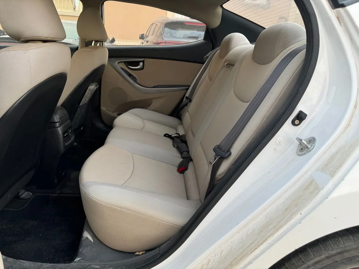 Car image 14