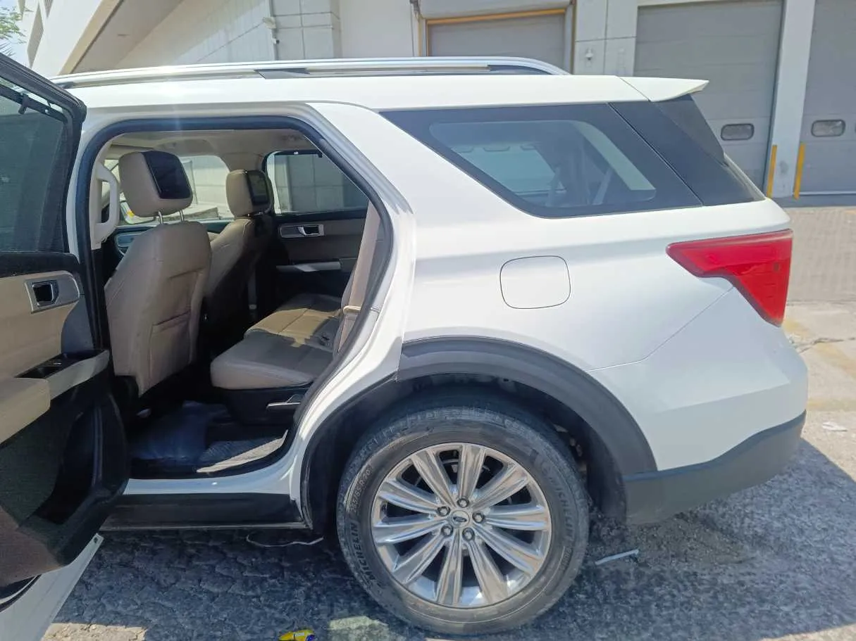 Car image 20