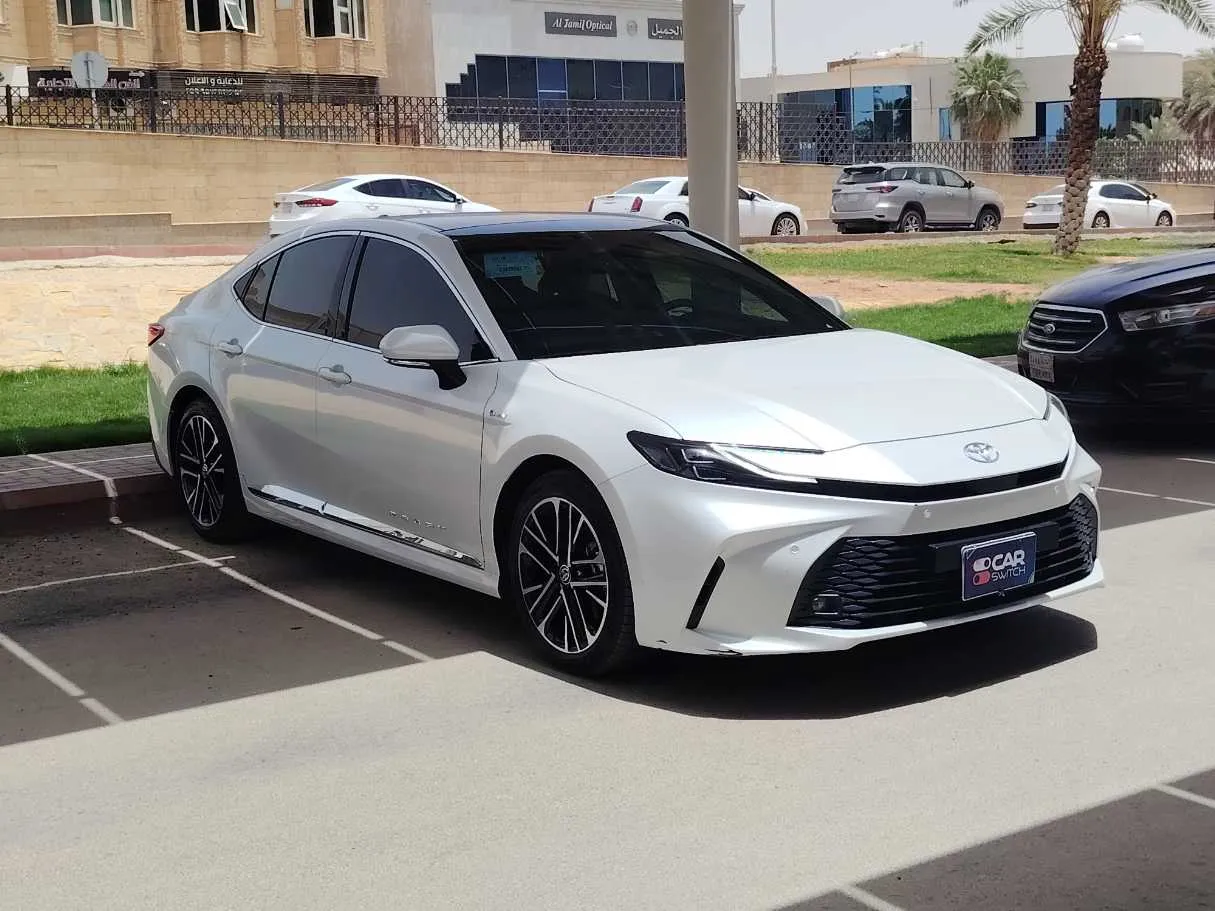 Car image 3