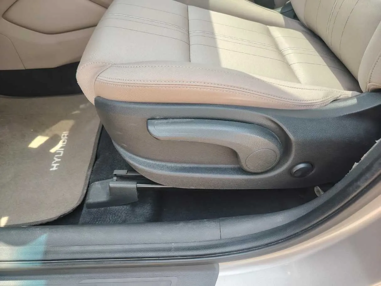 Car image 37