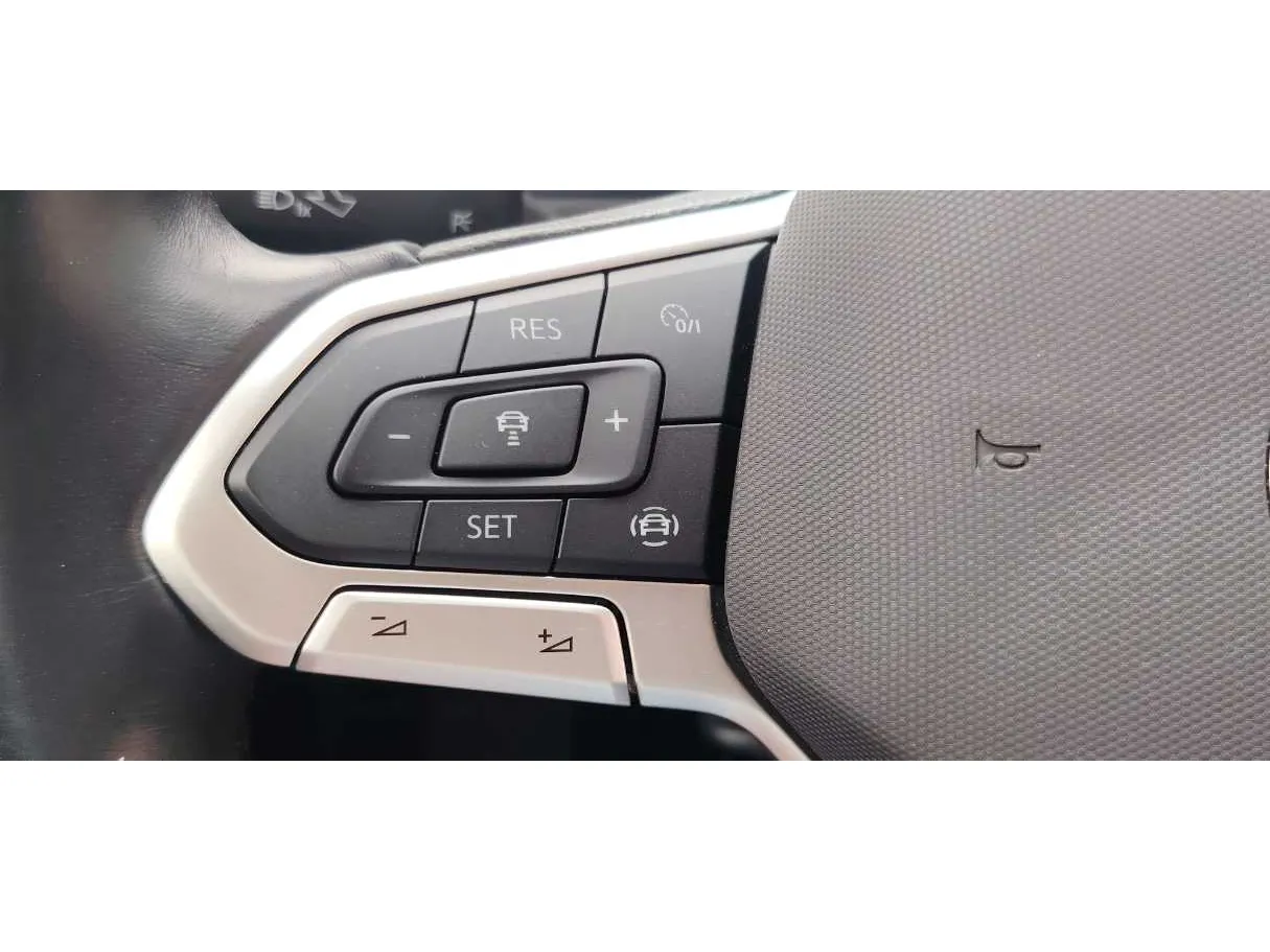 Car image 34