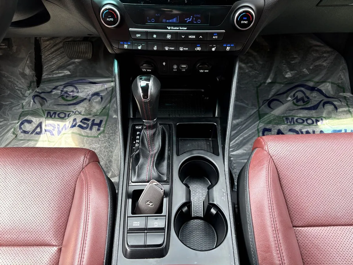 Car image 18