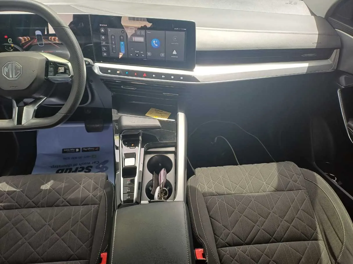 Car image 15