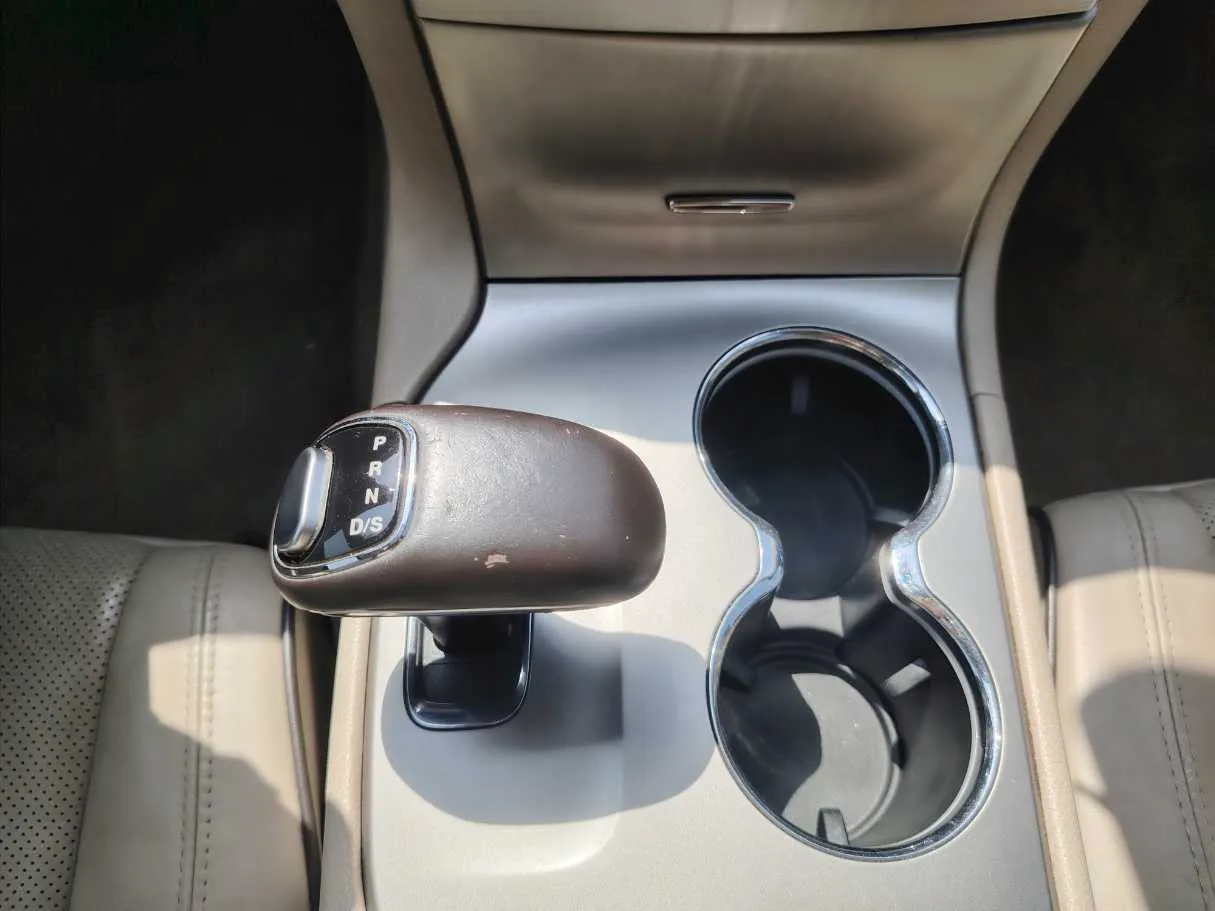 Car image 21