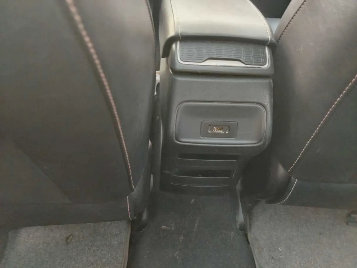 Car image 36