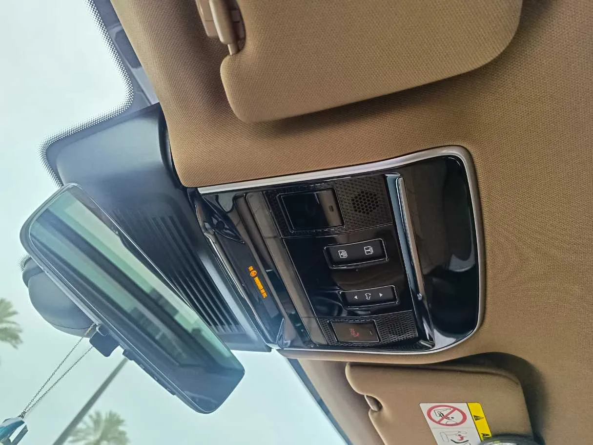 Car image 37