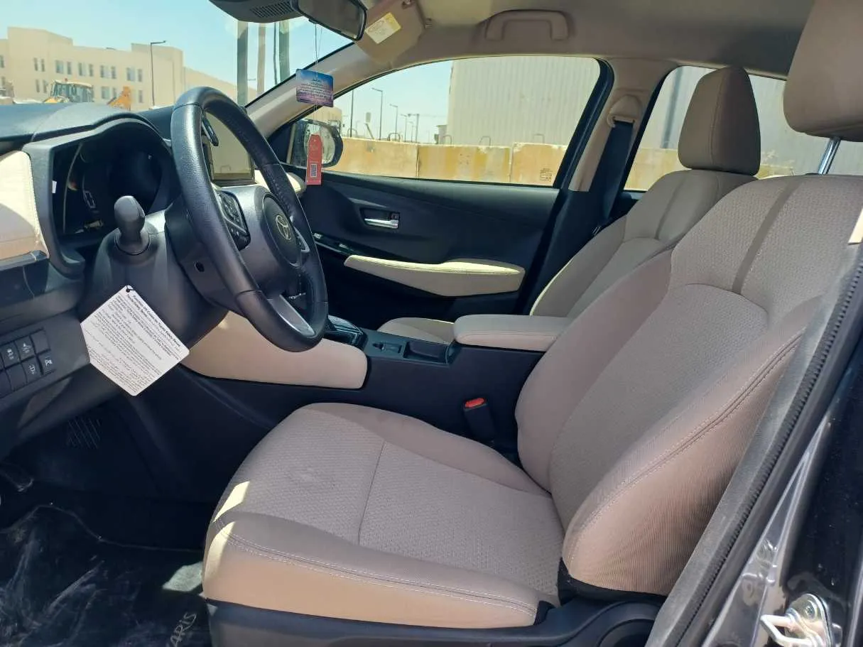 Car image 12
