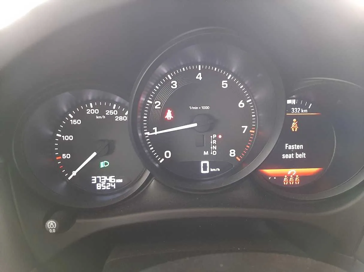 Car image 18