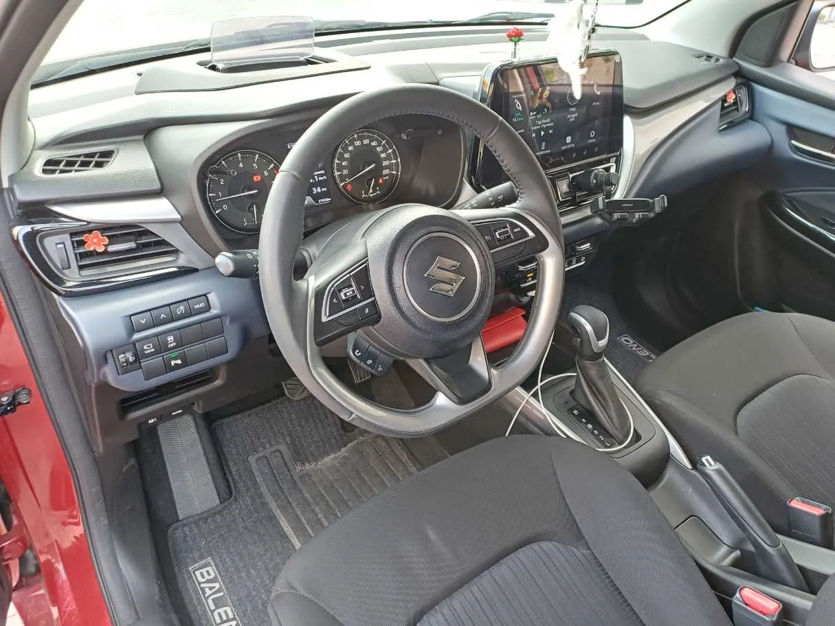 Car image 11