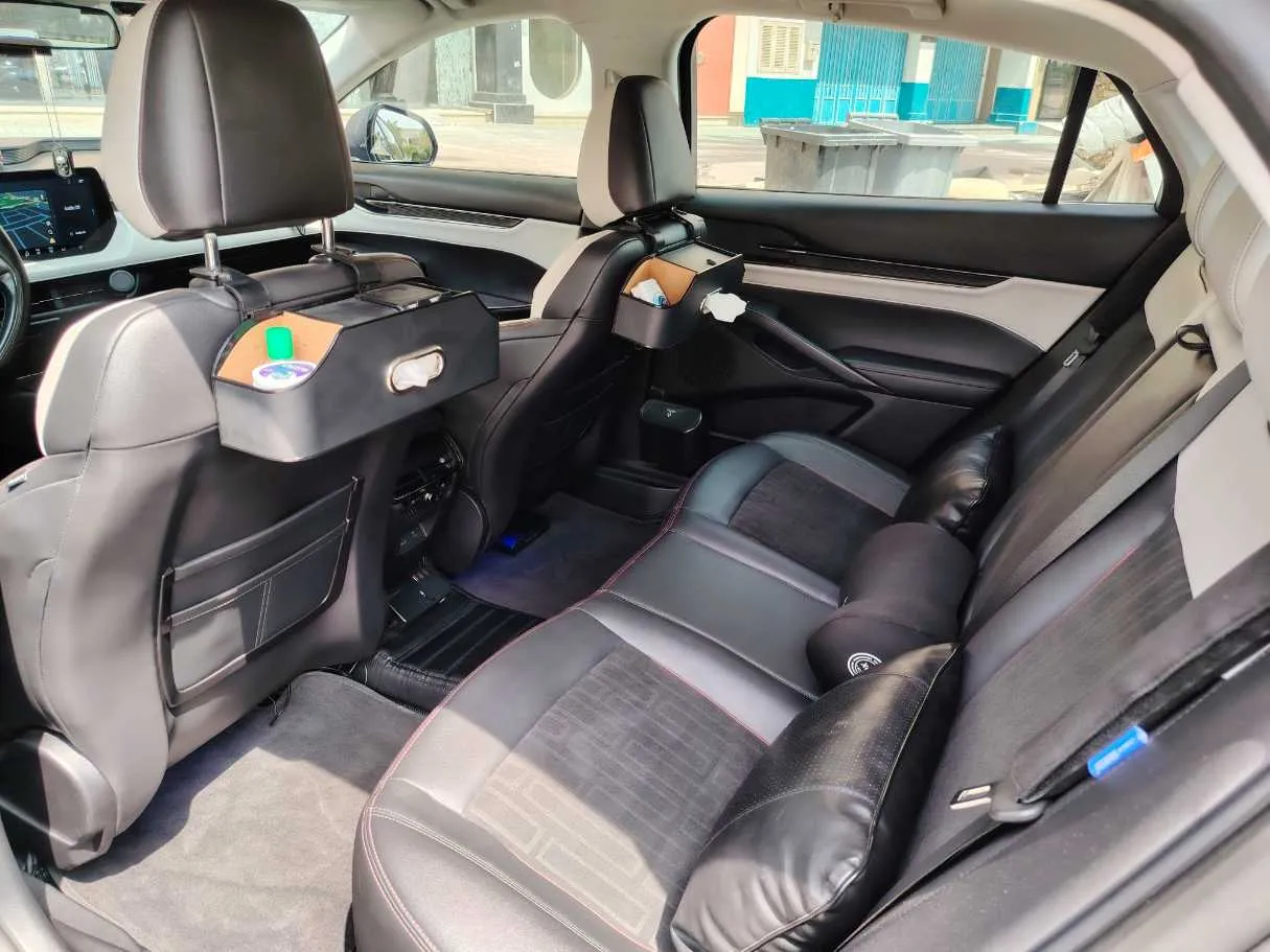 Car image 14