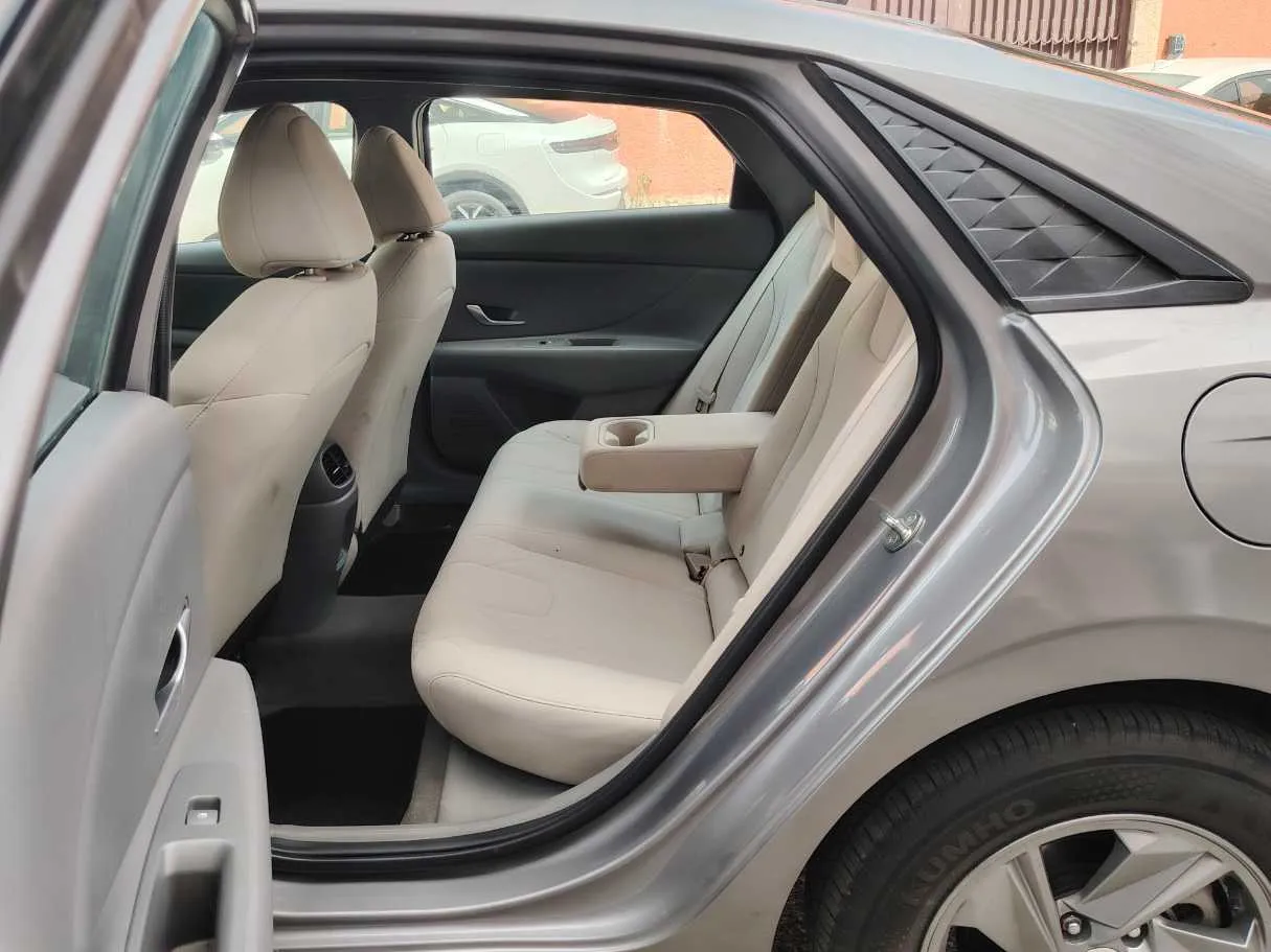 Car image 15