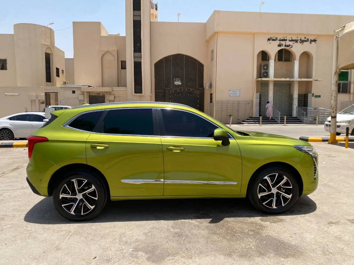 Car image 4