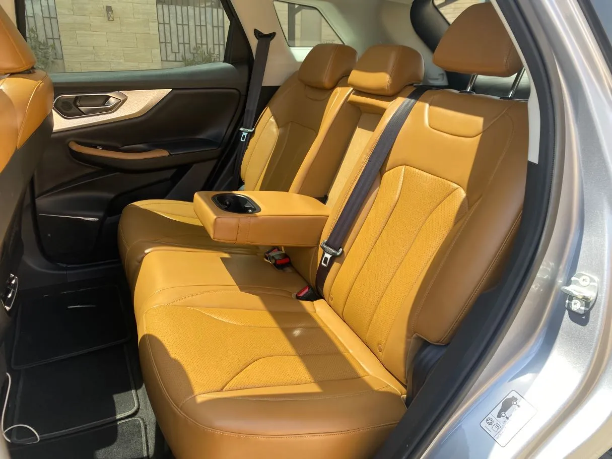 Car image 13