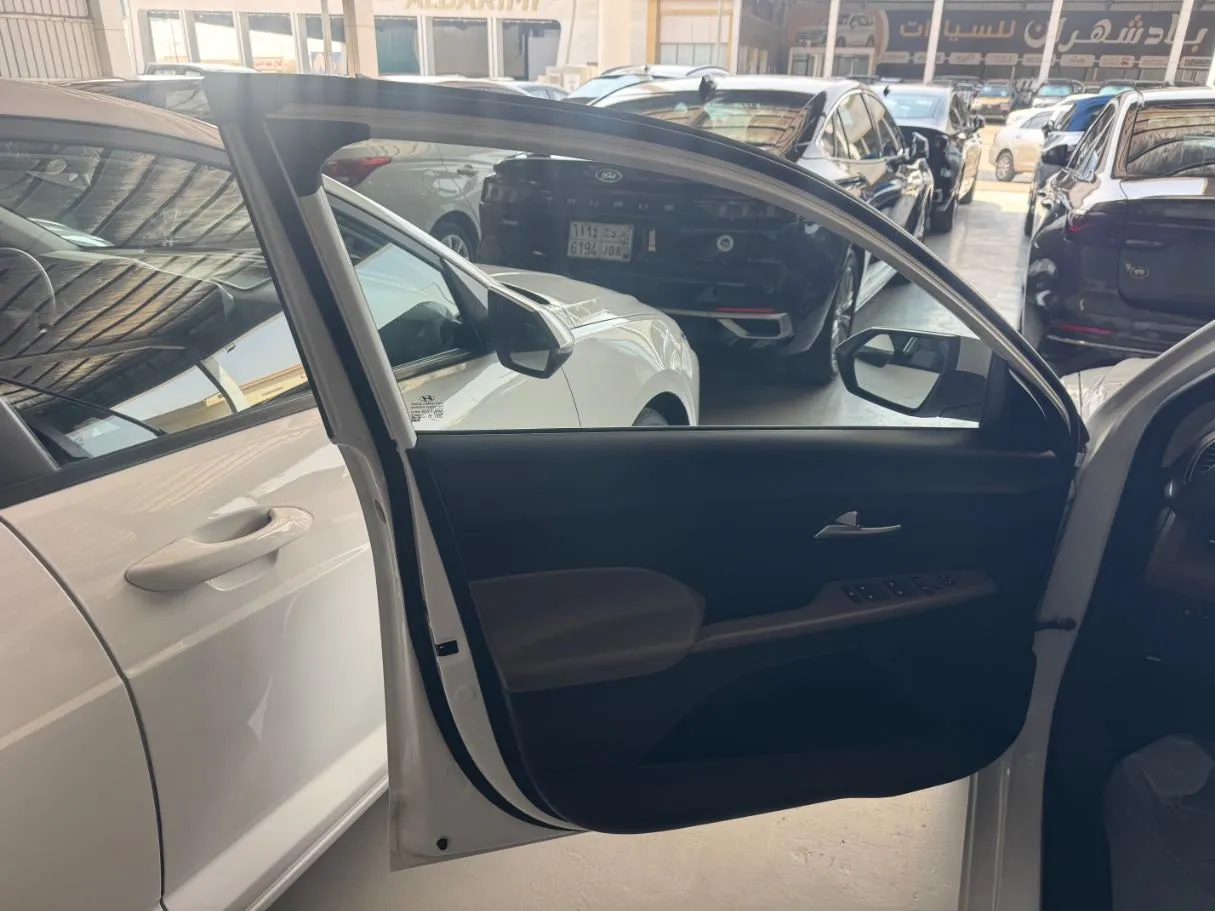 Car image 7