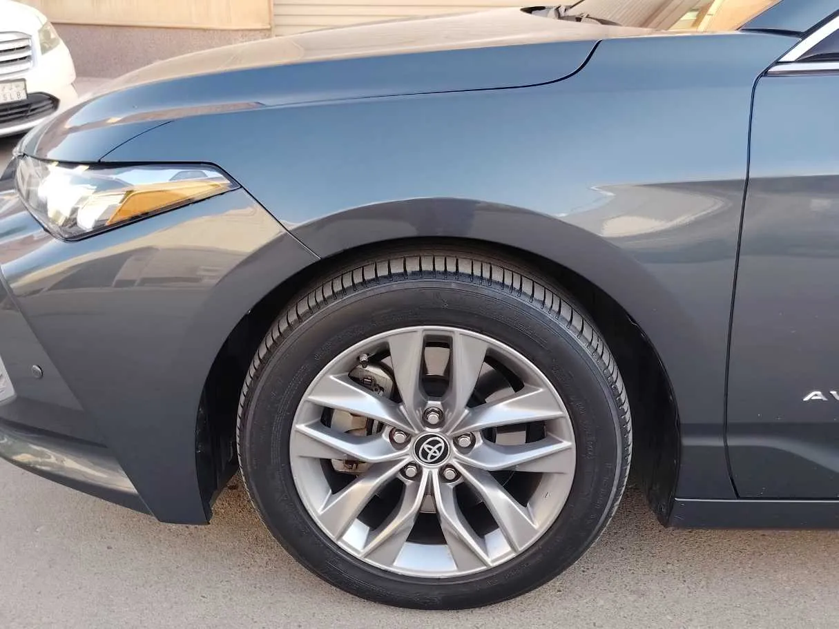 Car image 9