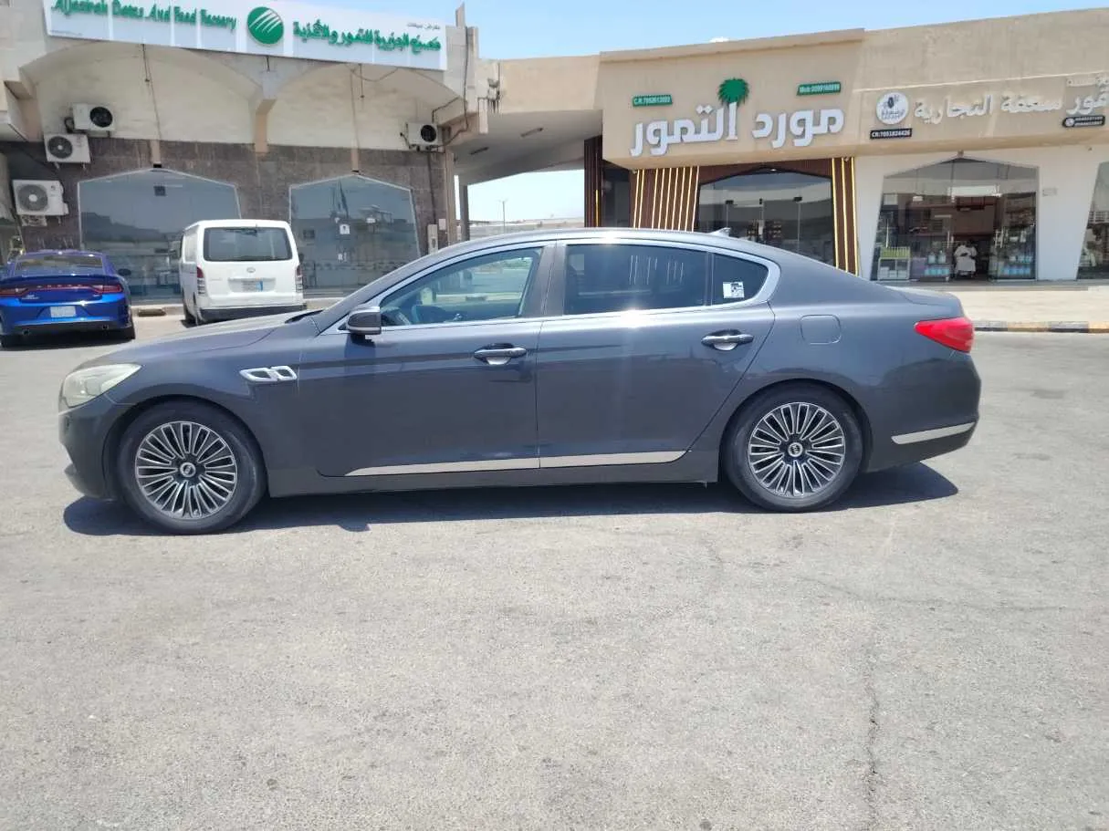 Car image 8
