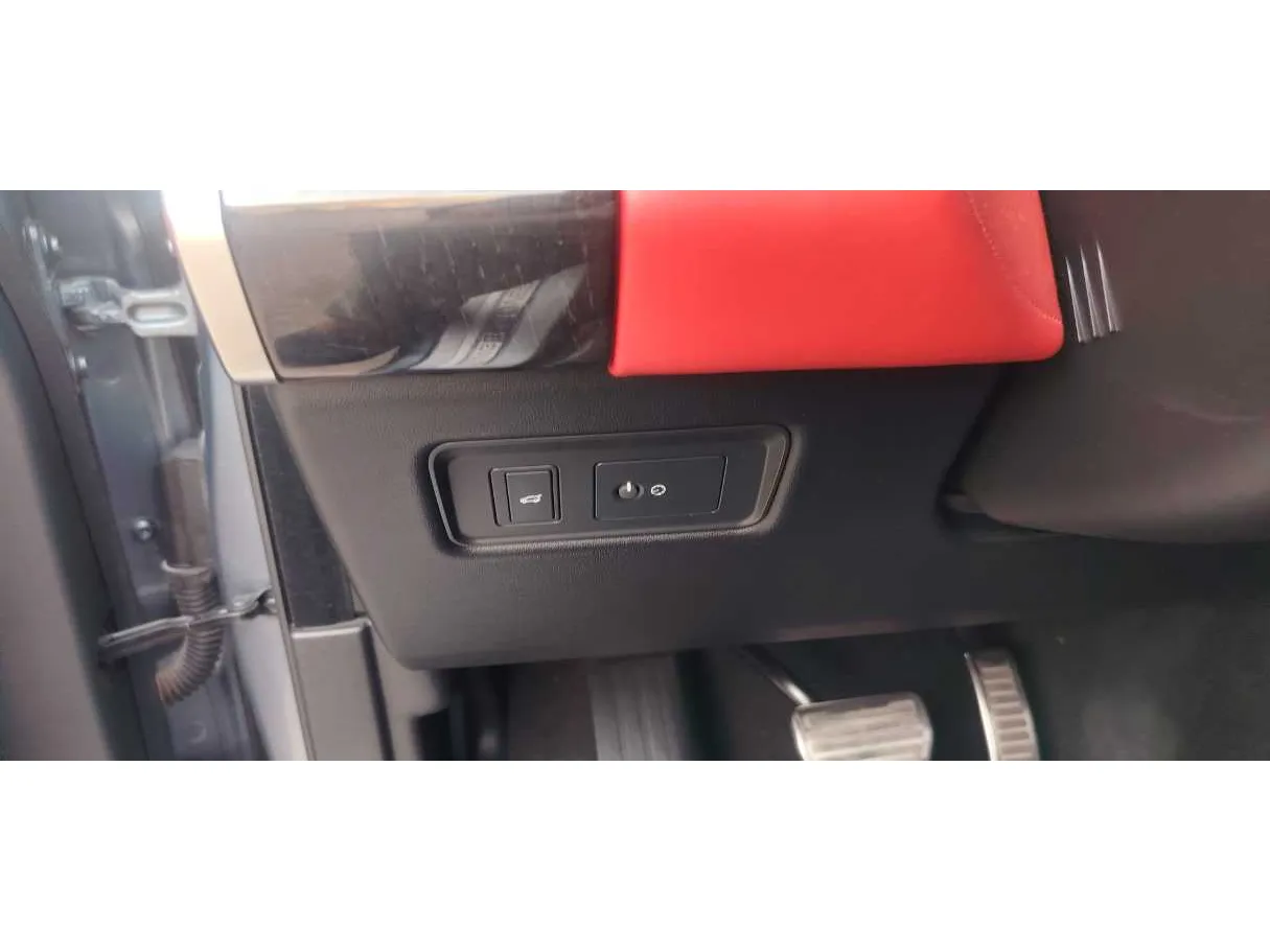 Car image 28