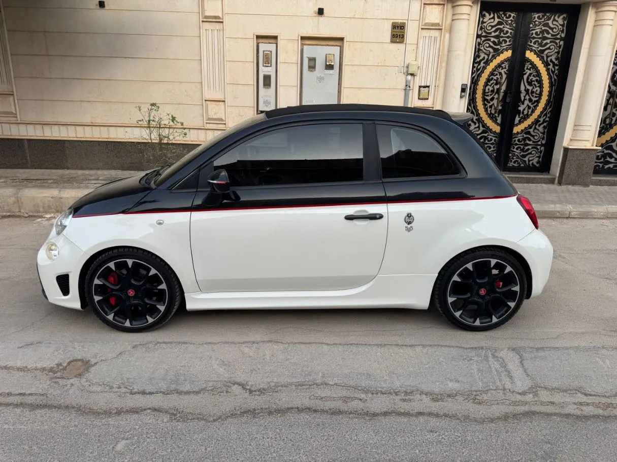 Car image 9