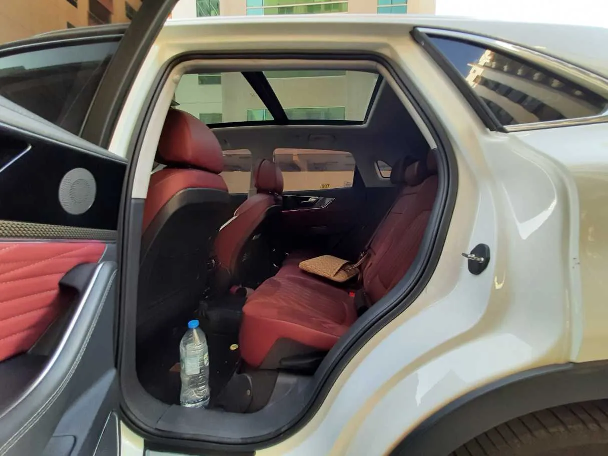 Car image 13