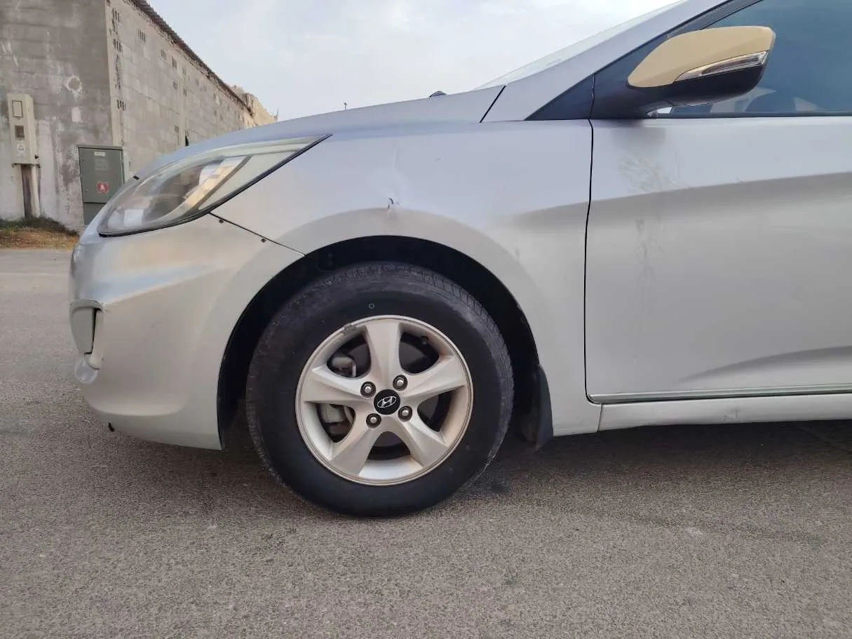 Car image 9