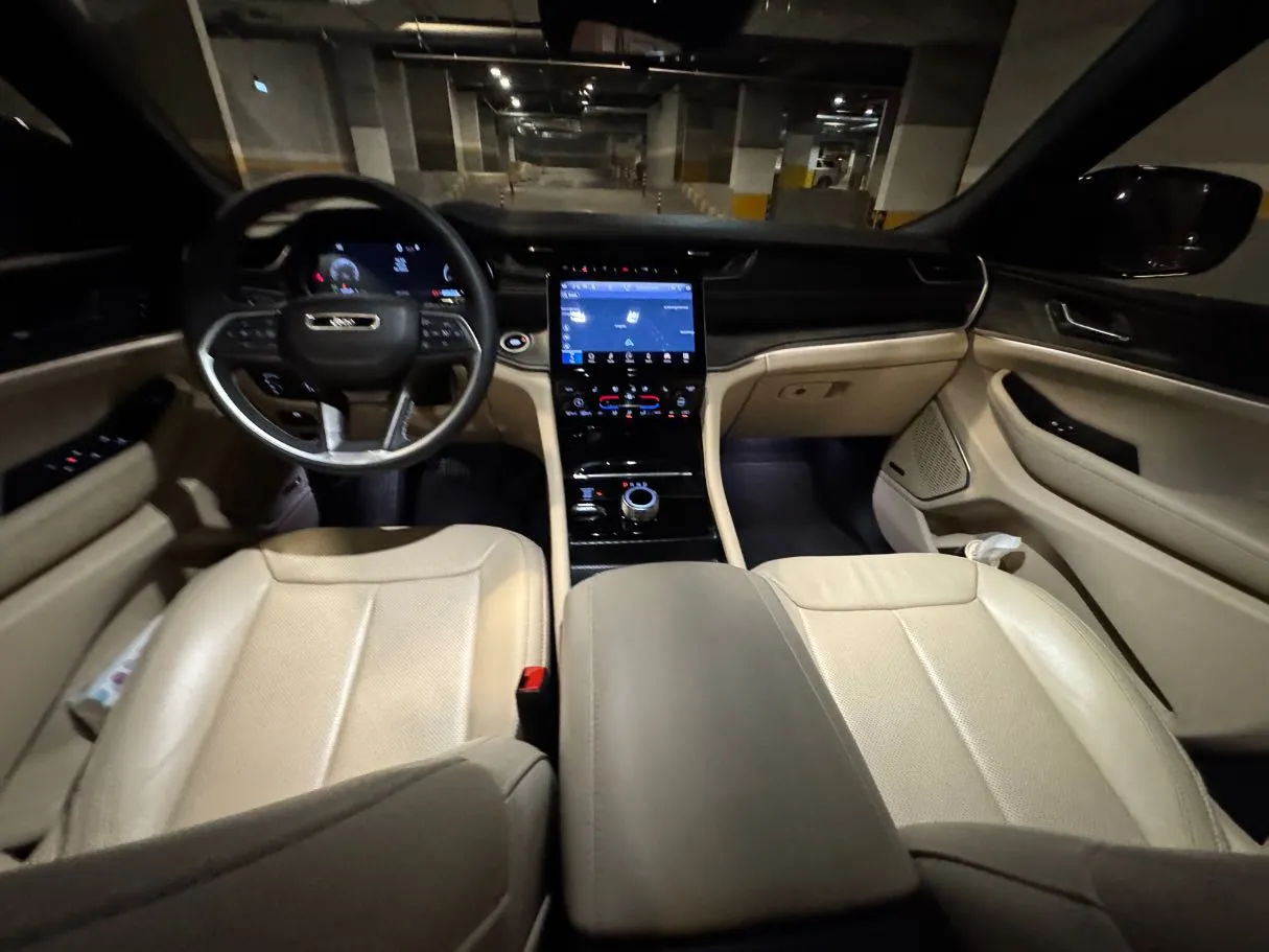Car image 15