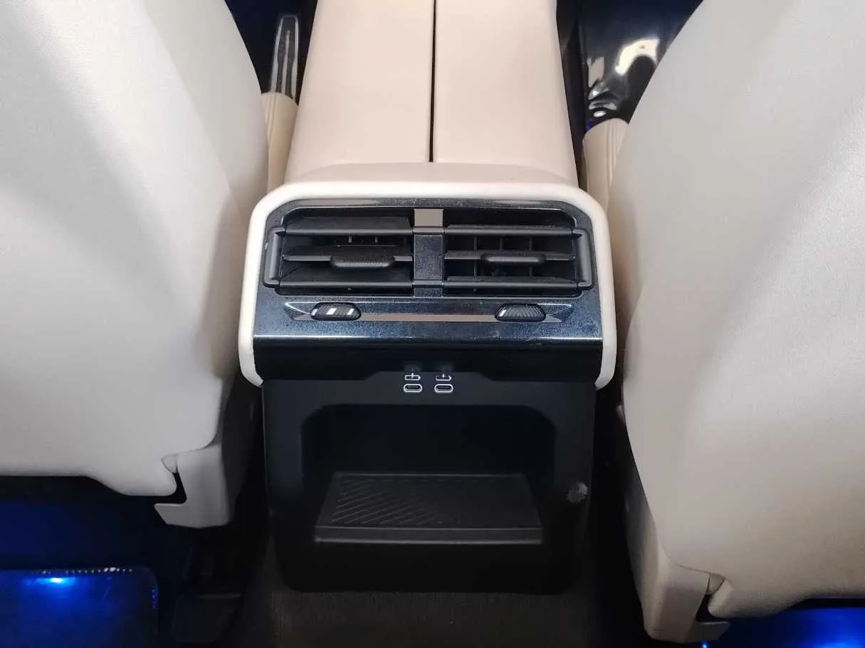 Car image 33