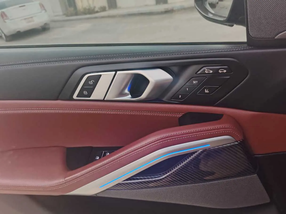 Car image 35