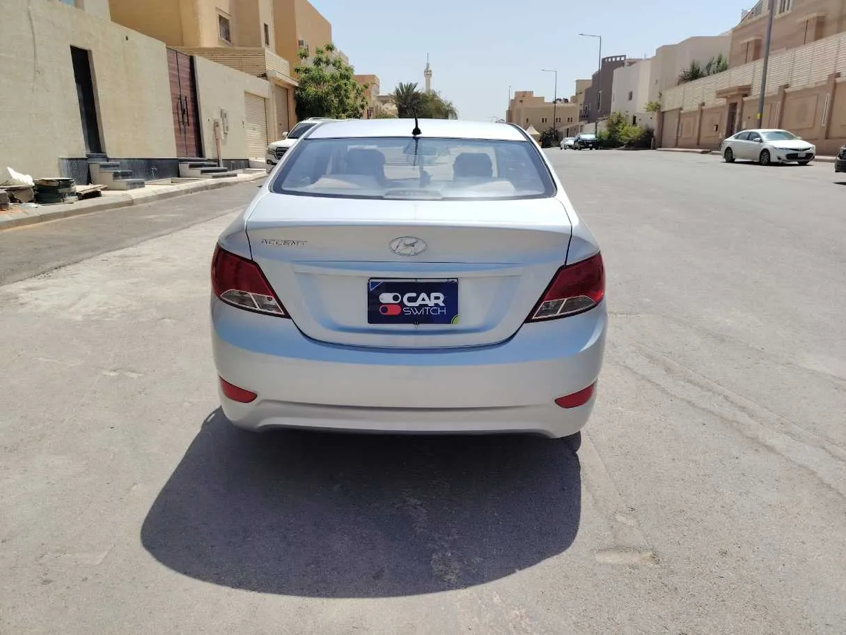Car image 6