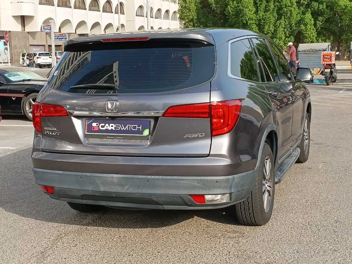 Car image 5