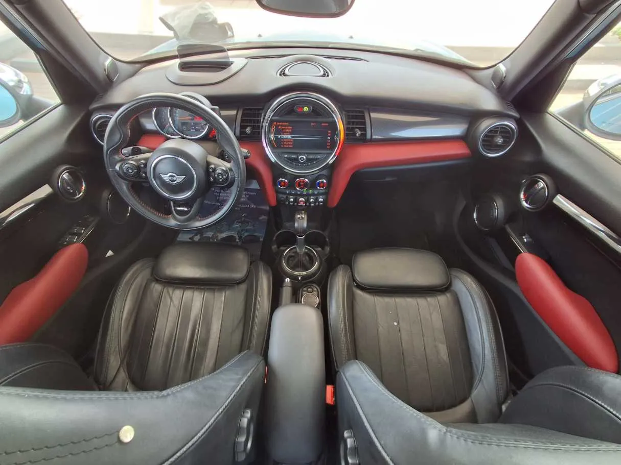 Car image 20