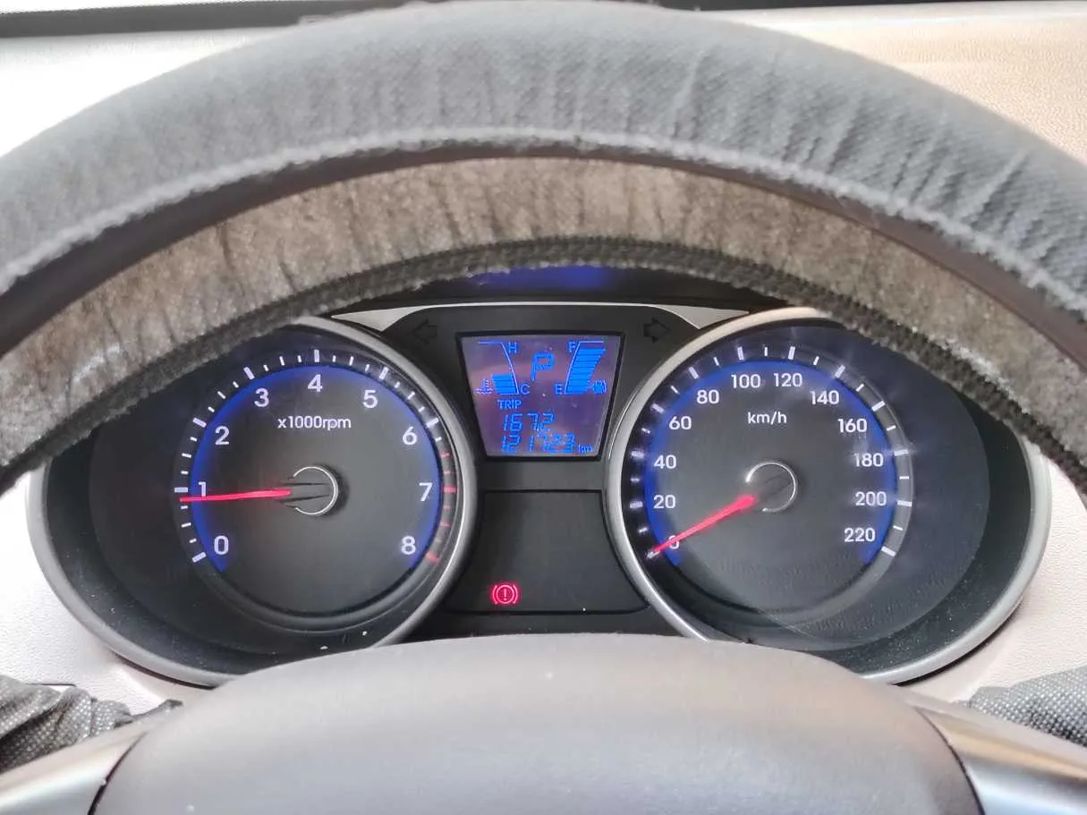 Car image 25