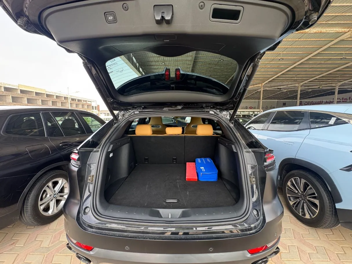 Car image 17