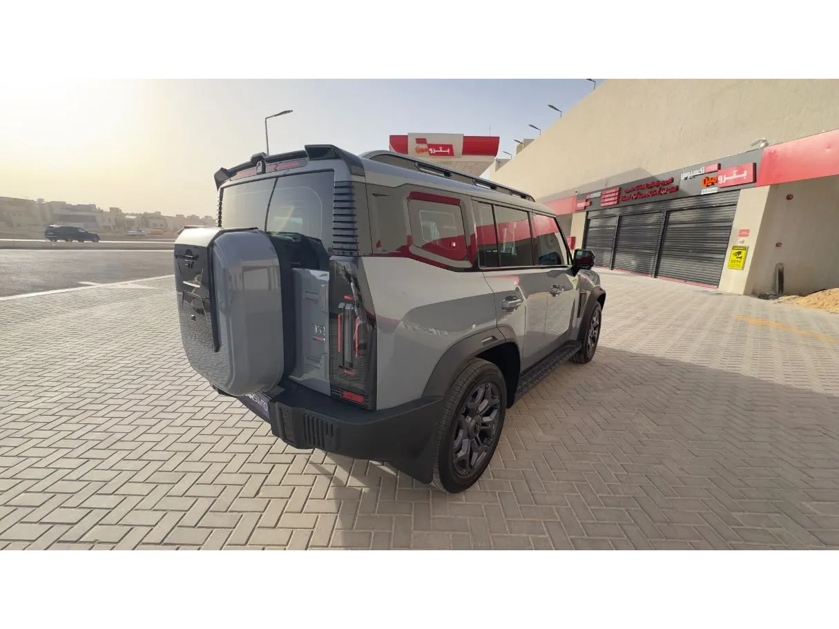 Car image 5