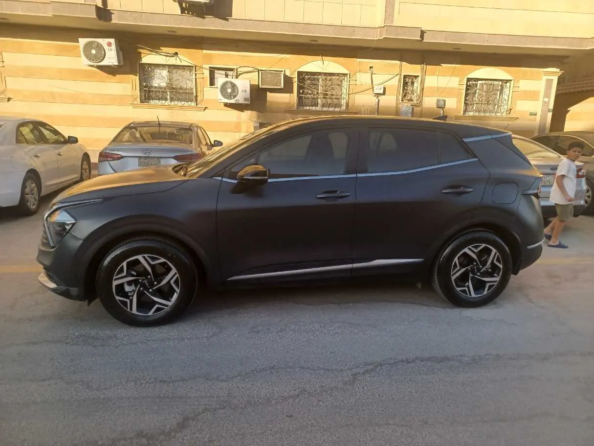 Car image 9