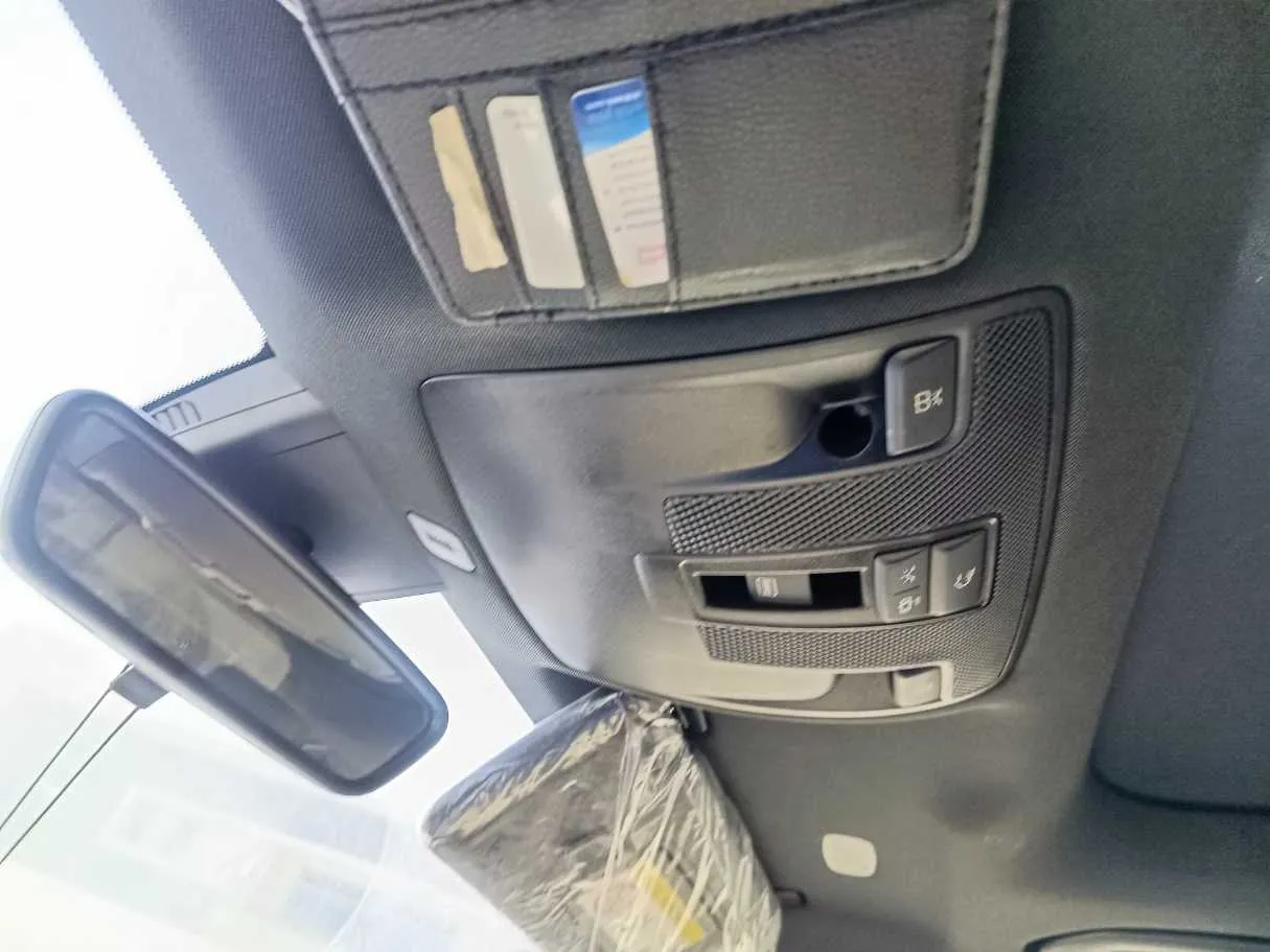 Car image 29