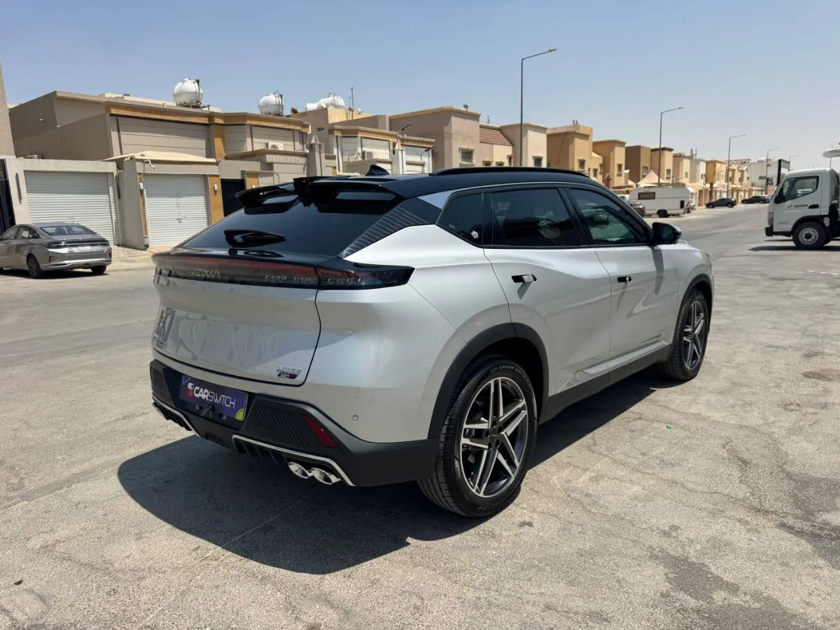 Car image 5