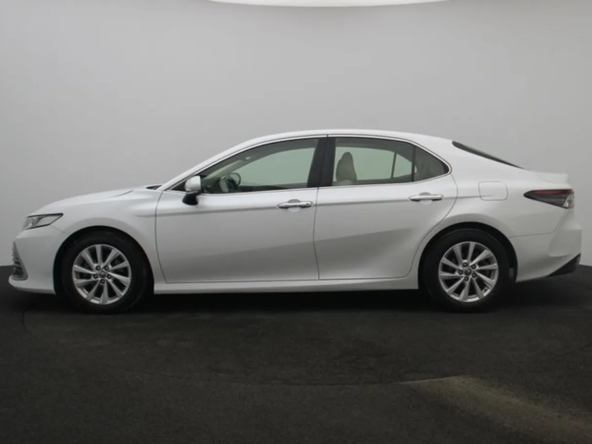 Car image 3
