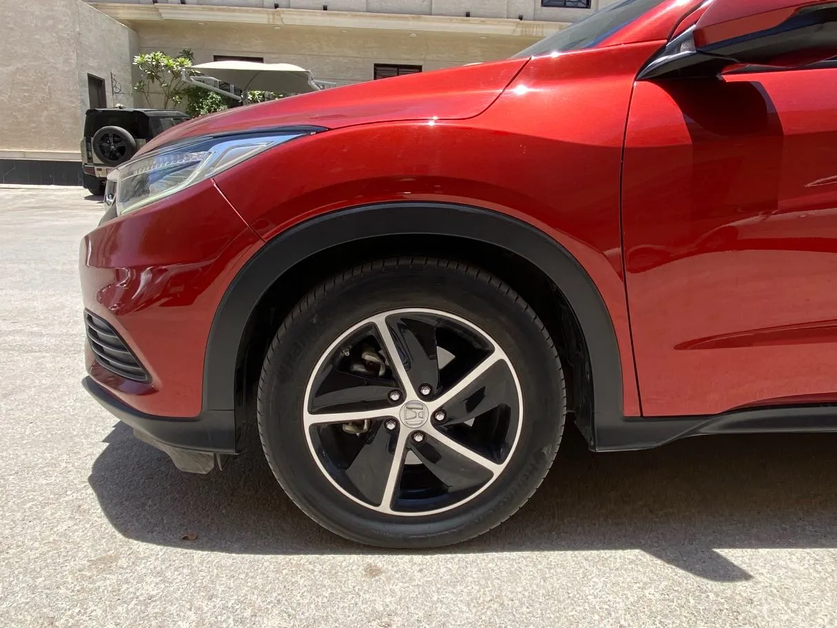 Car image 9