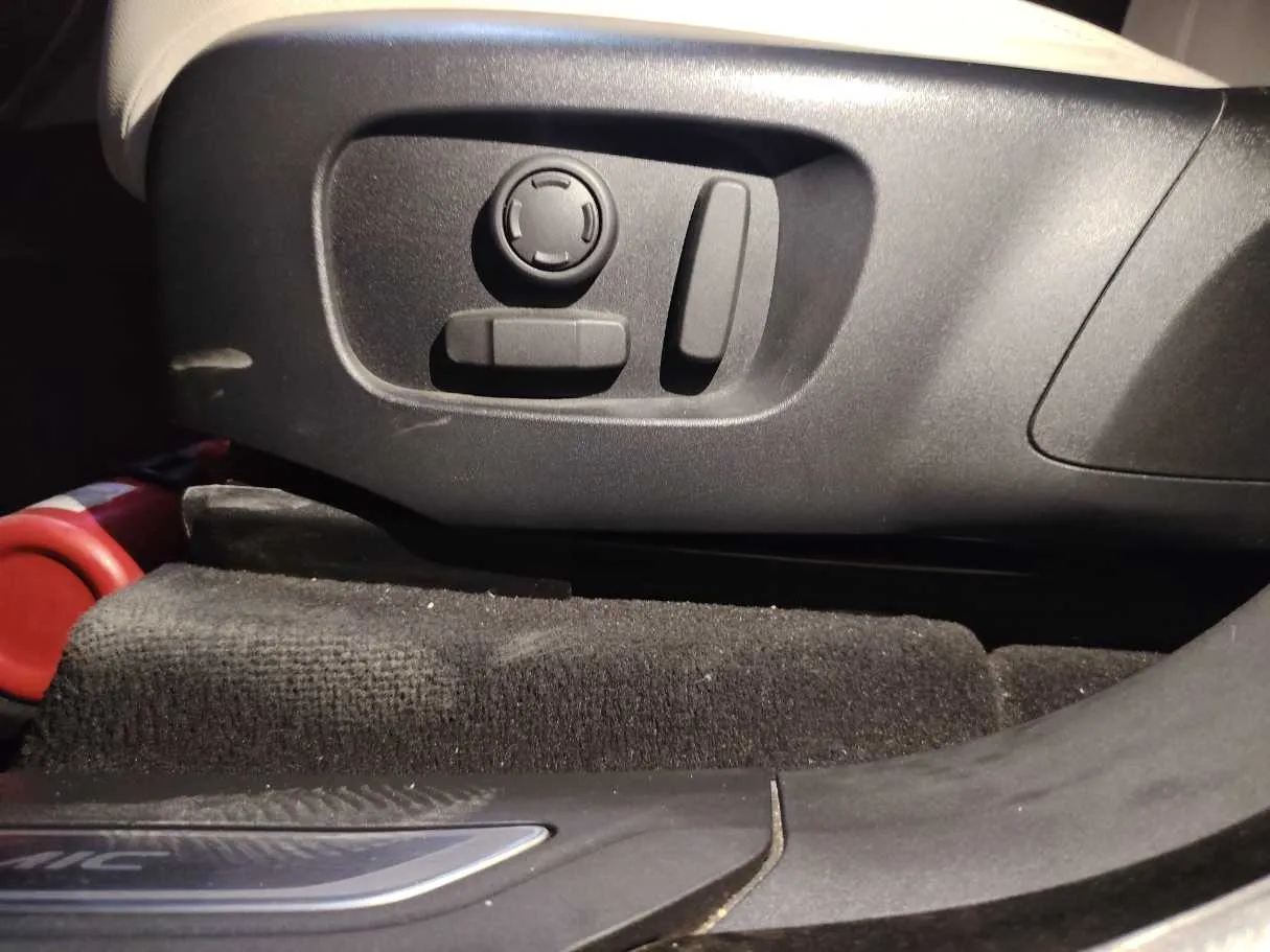 Car image 22