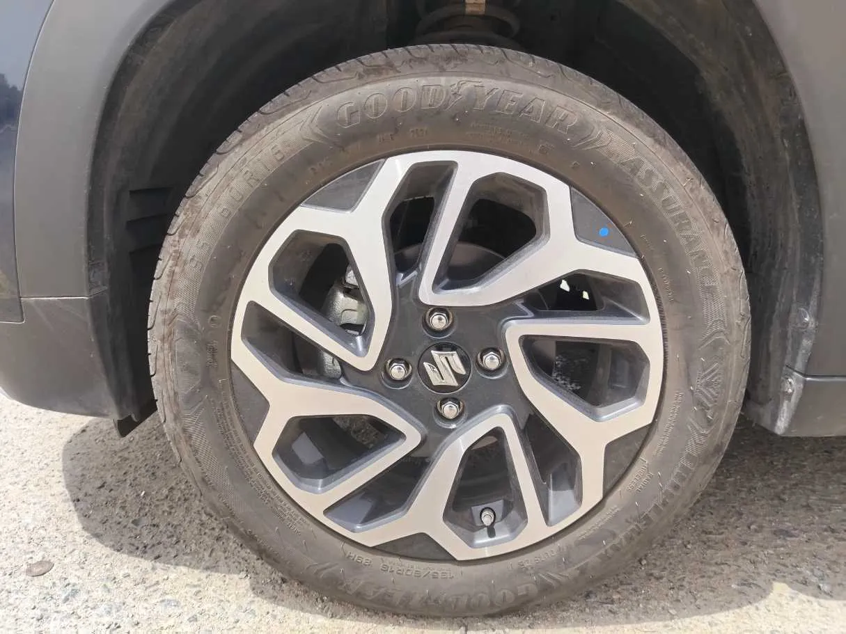 Car image 10