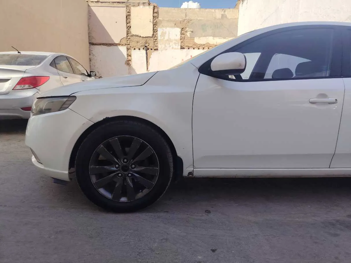 Car image 9
