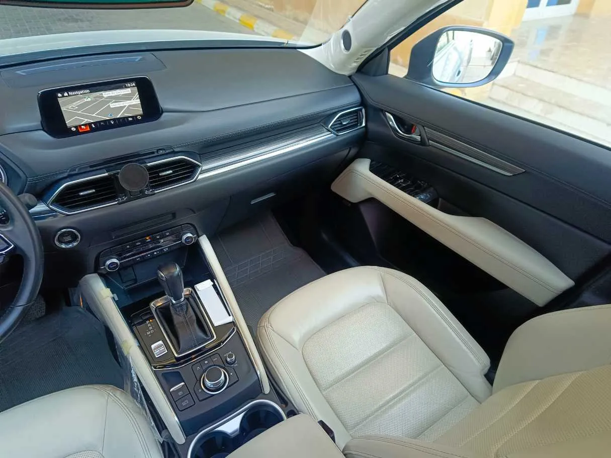 Car image 24