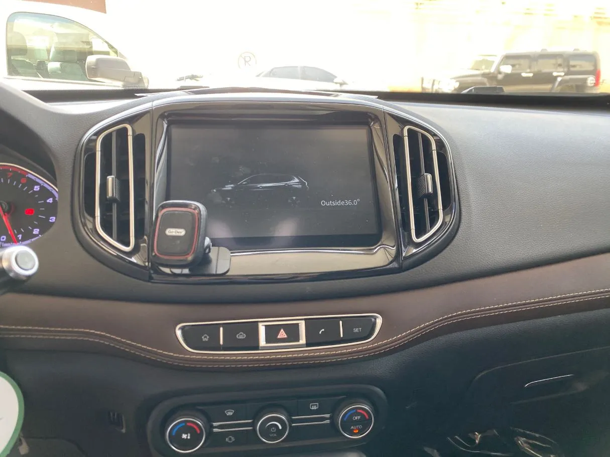 Car image 17
