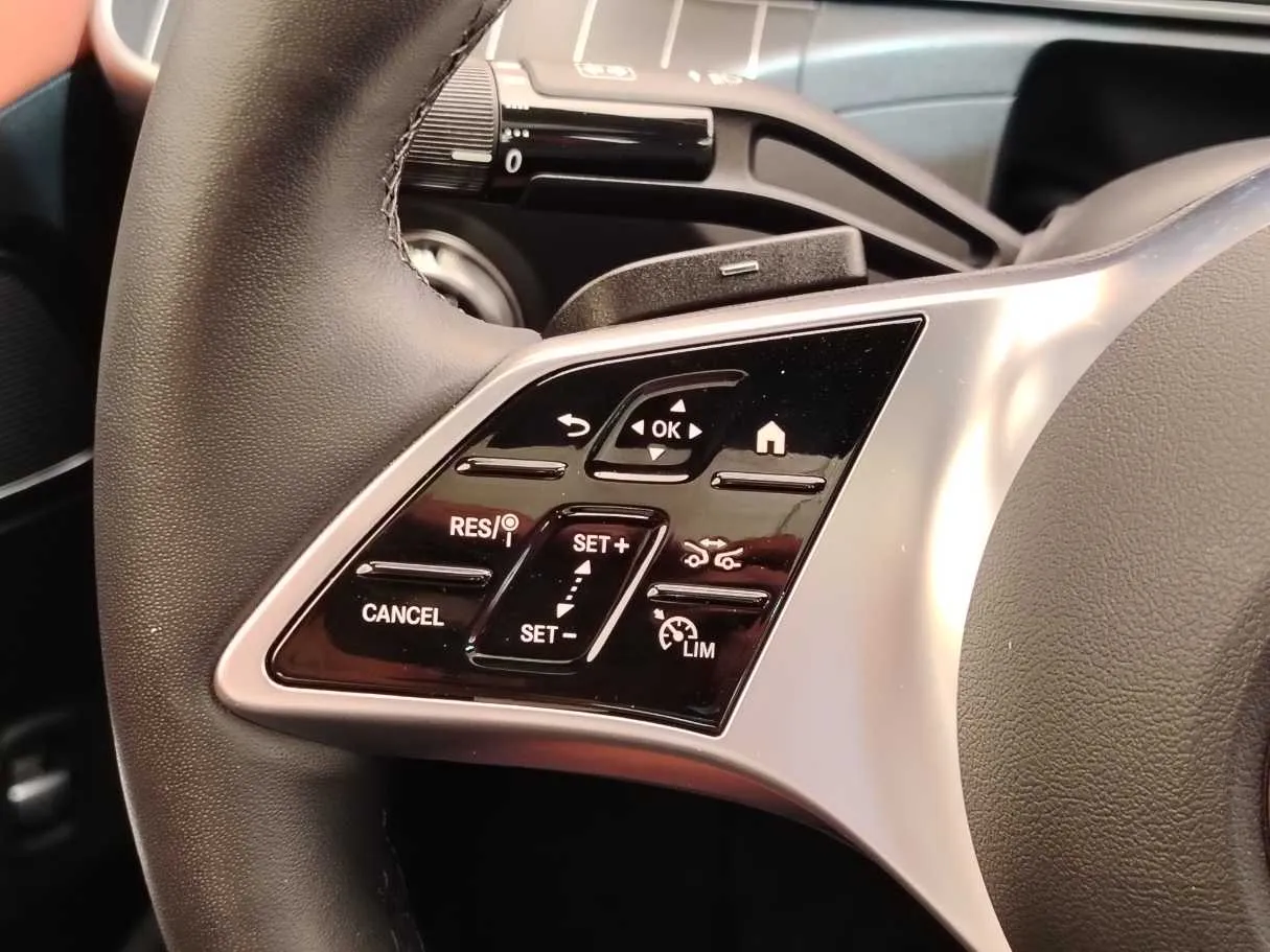 Car image 26