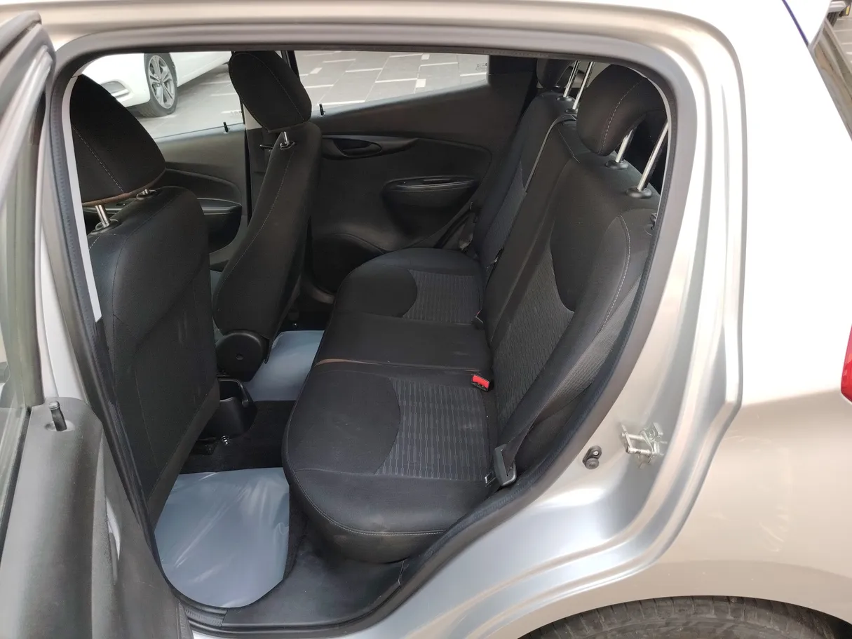 Car image 15